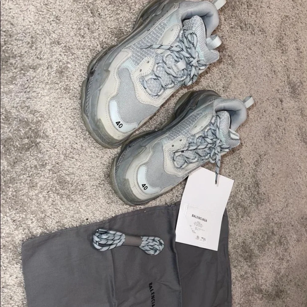 BALENCIAGA triple S Shoes - Picture 3 of 3